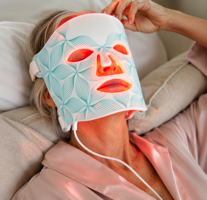 LED light therapy face mask